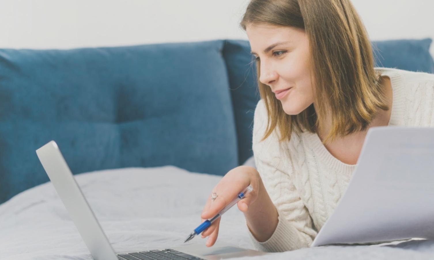 Formation en salle avec écrans de modélisation financière